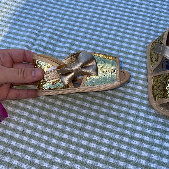 Gold dress sandals - Picture 2 of 4